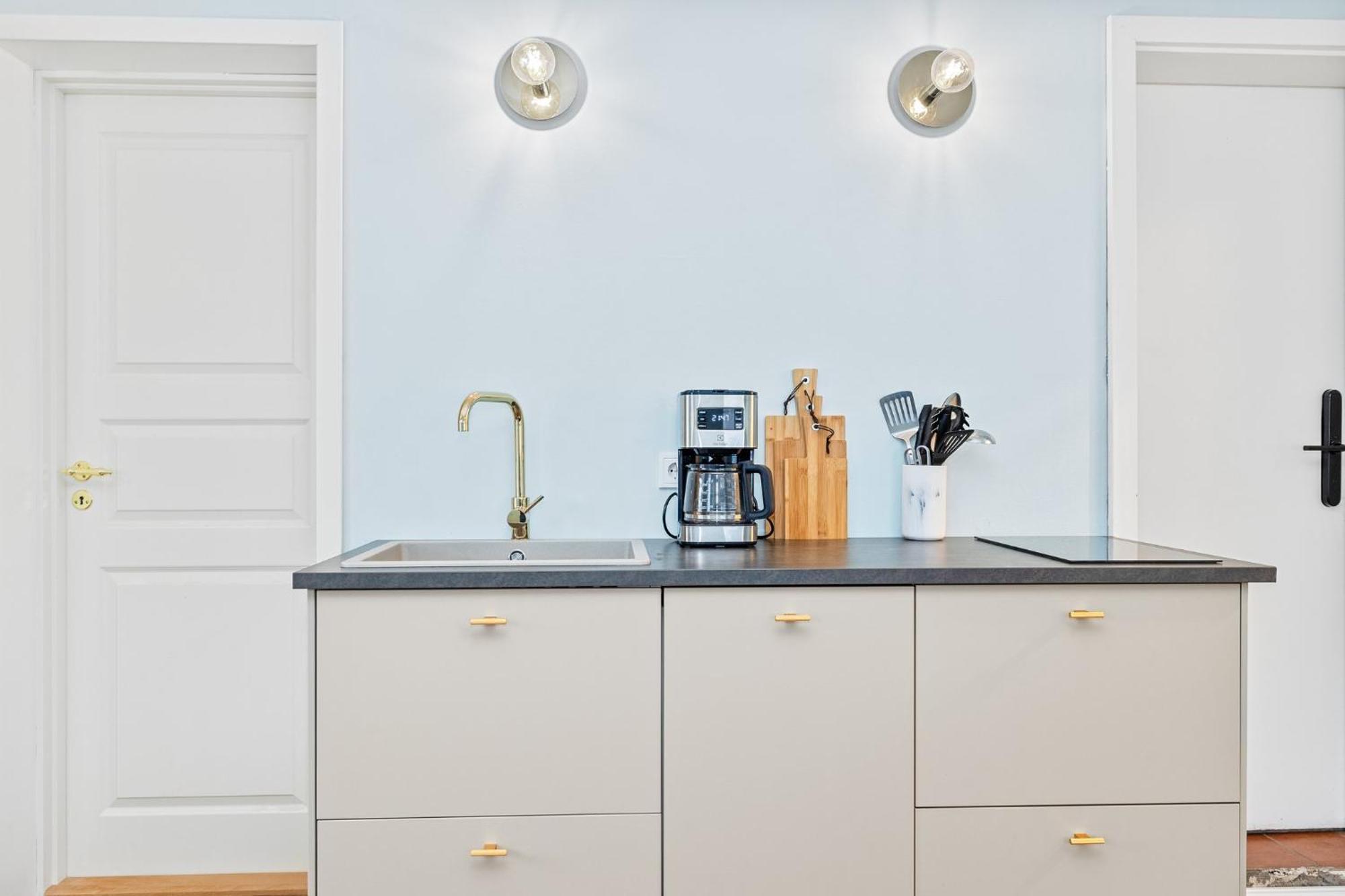 Downtown Baldursbra - Two Bedroom Apartment Reykjavík Eksteriør billede